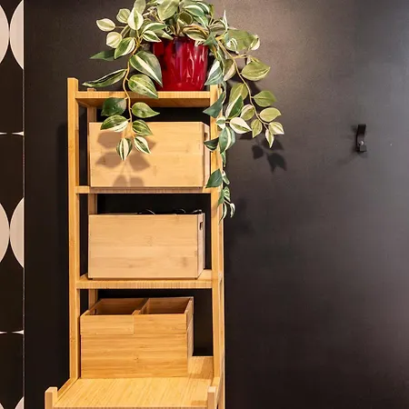 Urban Chic - Terrace - Private Parking Apartment