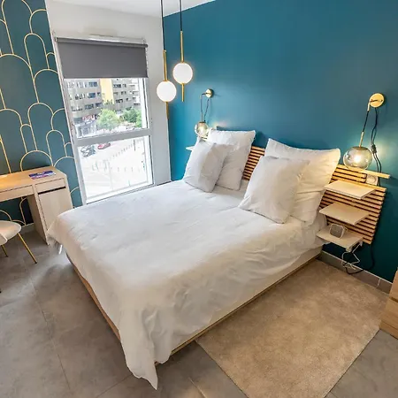 Urban Chic - Terrace - Private Parking Apartment
