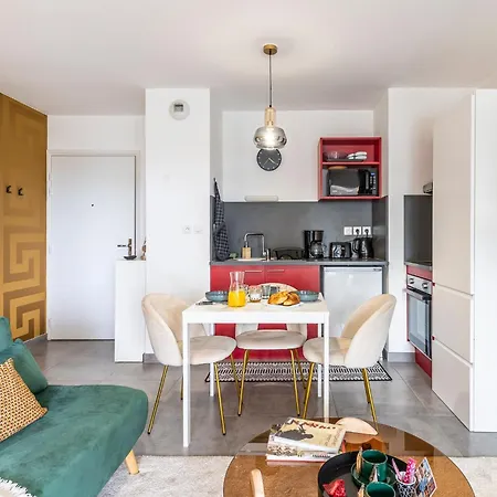 Urban Chic - Terrace - Private Parking Apartment *