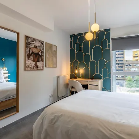Urban Chic - Terrace - Private Parking Apartment *